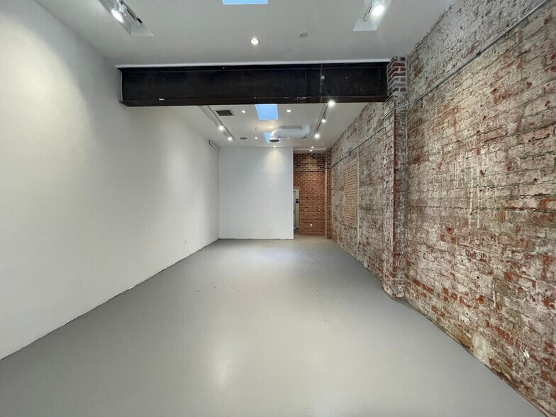 More Photos Of 320-322 S Robertson Blvd, Los Angeles Storefront For Lease