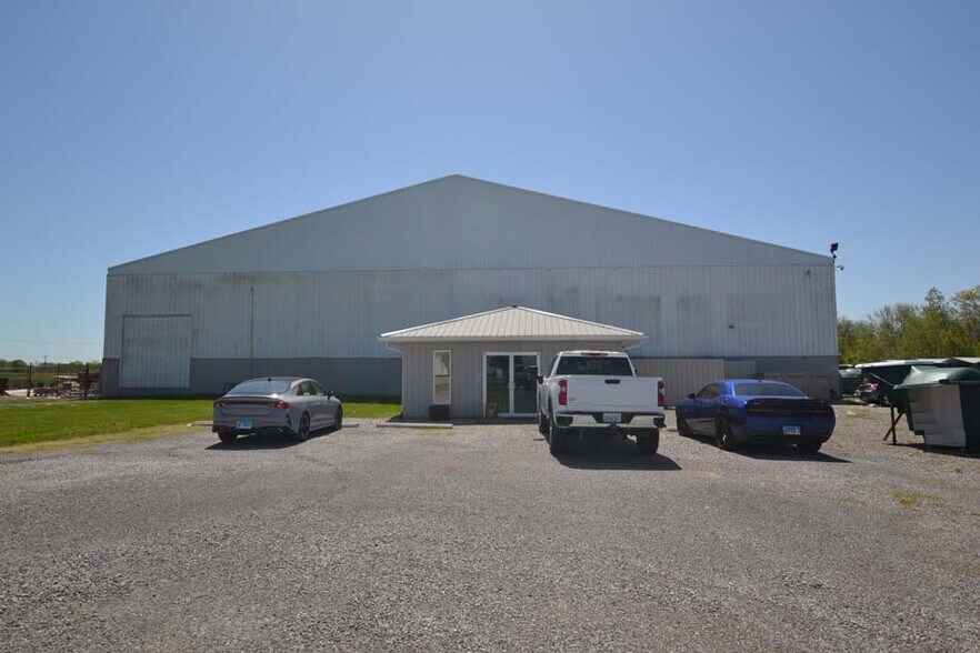More Photos Of 450 E Illinois Ave, Benton Industrial For Sale