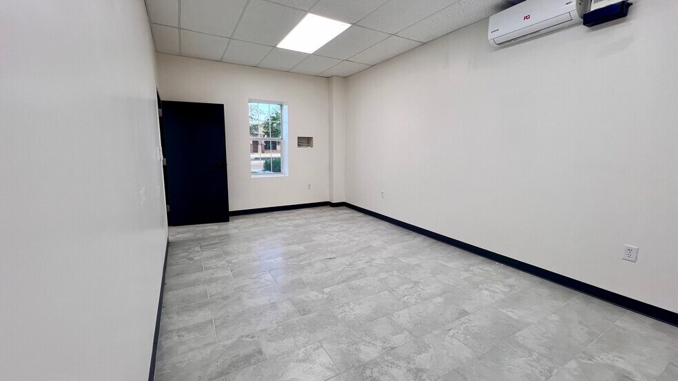 More Photos Of 7822 Fortune Dr, San Antonio Warehouse For Lease