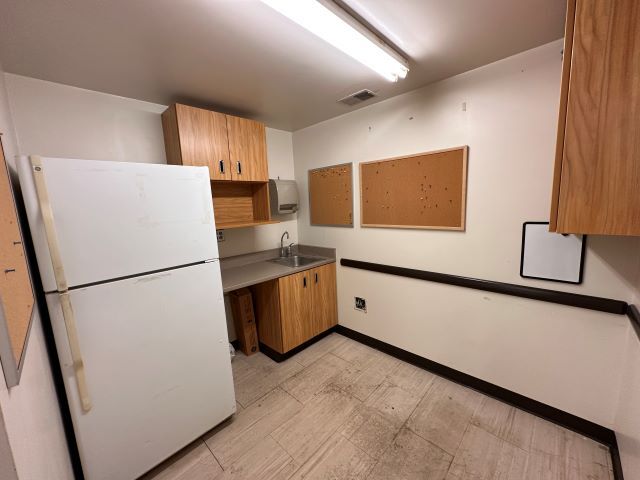 More Photos Of 425 N 5th St, Roscommon Freestanding For Lease