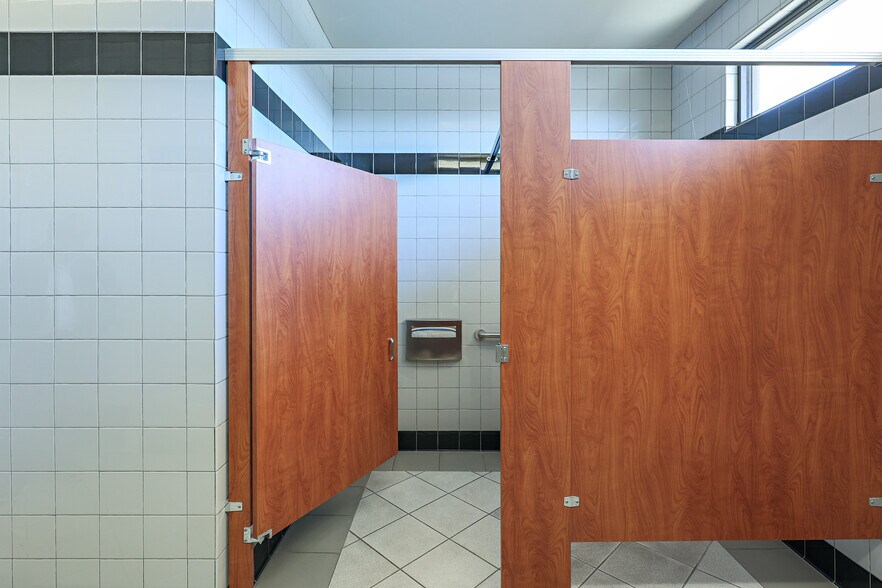 More Photos Of 971 E Broadway Ave, Atwater Office For Lease