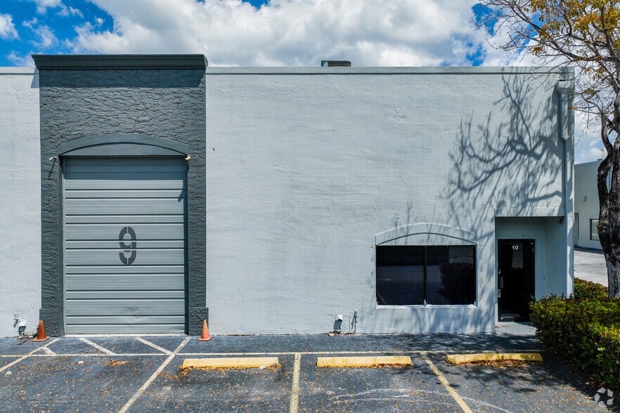 More Photos Of 3130 W 84th St, Hialeah Warehouse For Lease