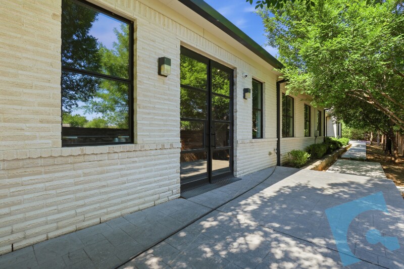 More Photos Of 8739 Davis Blvd, Keller Office For Sale