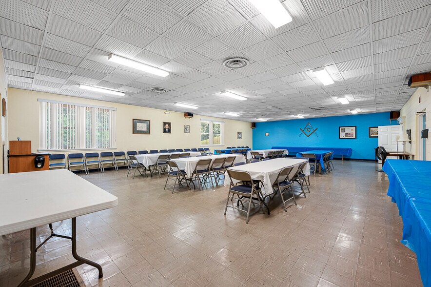 More Photos Of 27 Brandes St, Webster Office For Sale