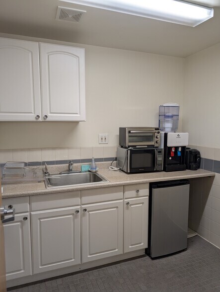 More Photos Of 1863-1885 Concourse Dr, San Jose Light Manufacturing For Sale