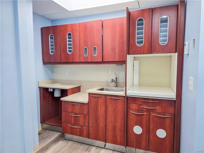 More Photos Of 337 N Peterboro St, Canastota Office Residential For Sale
