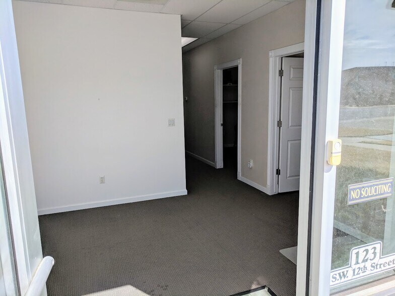 More Photos Of 123-151 12th St SW, Loveland Manufacturing For Sale