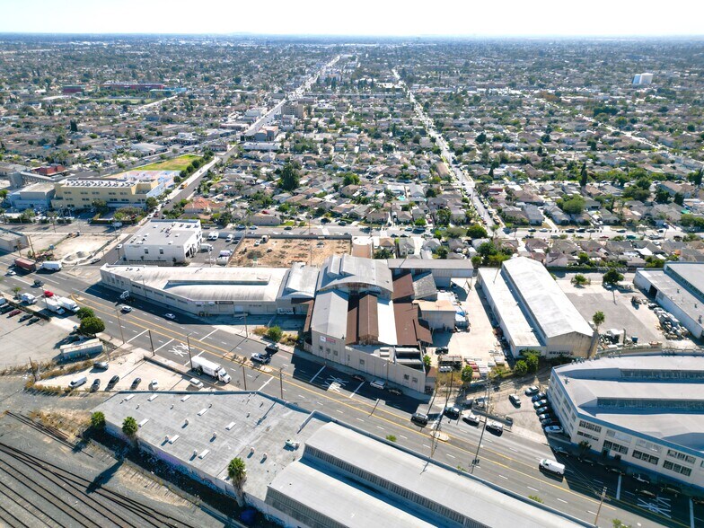 More Photos Of 5100 District Blvd, Vernon Manufacturing For Sale