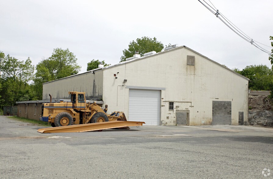 More Photos Of 210 Main St, Lebanon Warehouse For Lease