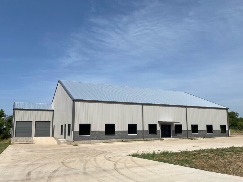 Primary Photo Of 131 Pecan st, Abbott Warehouse For Lease