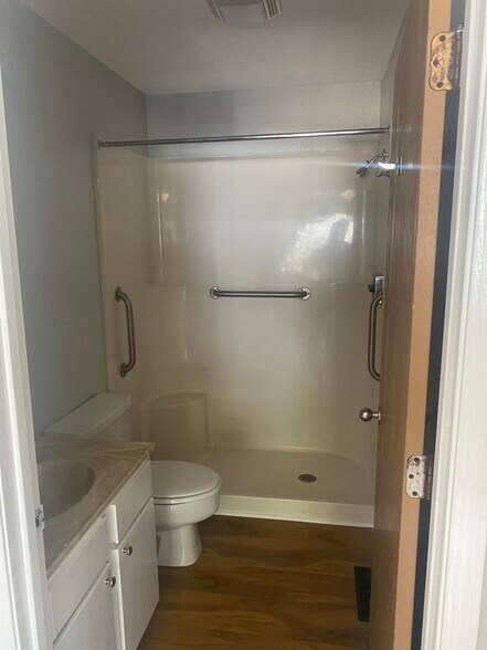 More Photos Of 600 E Mary St, Yates Center Apartments For Sale