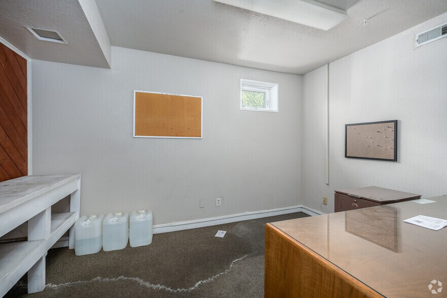 More Photos Of 1980 Kusel Rd, Oroville Manufacturing For Lease