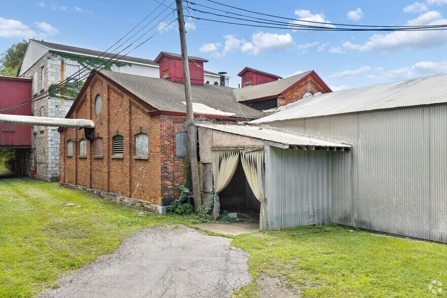 More Photos Of 17 Mill Pl, New York Mills Unknown For Sale