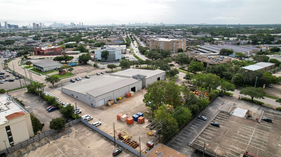 More Photos Of 6080 Hooton St, Houston Warehouse For Lease