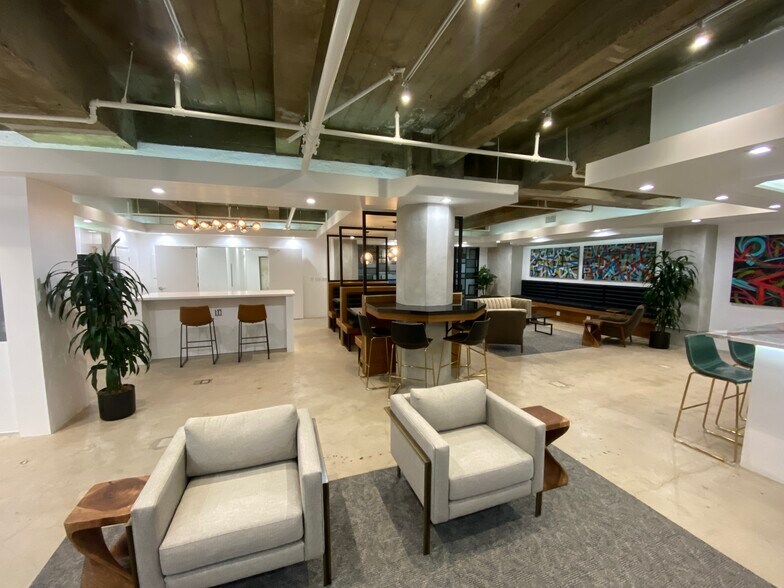 More Photos Of 742-748 S Hill St, Los Angeles Loft Creative Space For Lease