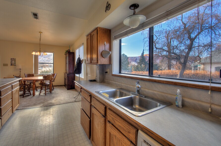 More Photos Of 195 E 200 N, Moab Specialty For Sale