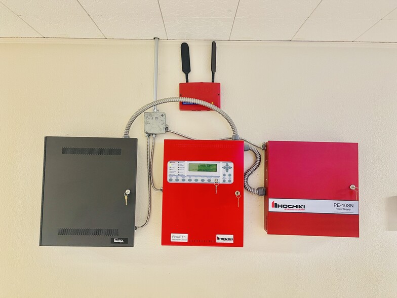 More Photos Of 7338 McHenry St, Houston Storefront Retail Office For Sale