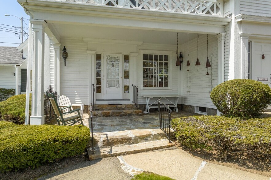 More Photos Of 34 Townsend Ave, Boothbay Harbor Freestanding For Sale