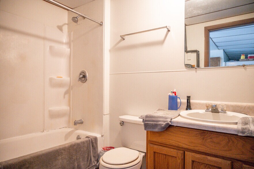 More Photos Of 115 W Pearl St, New Lisbon Apartments For Sale