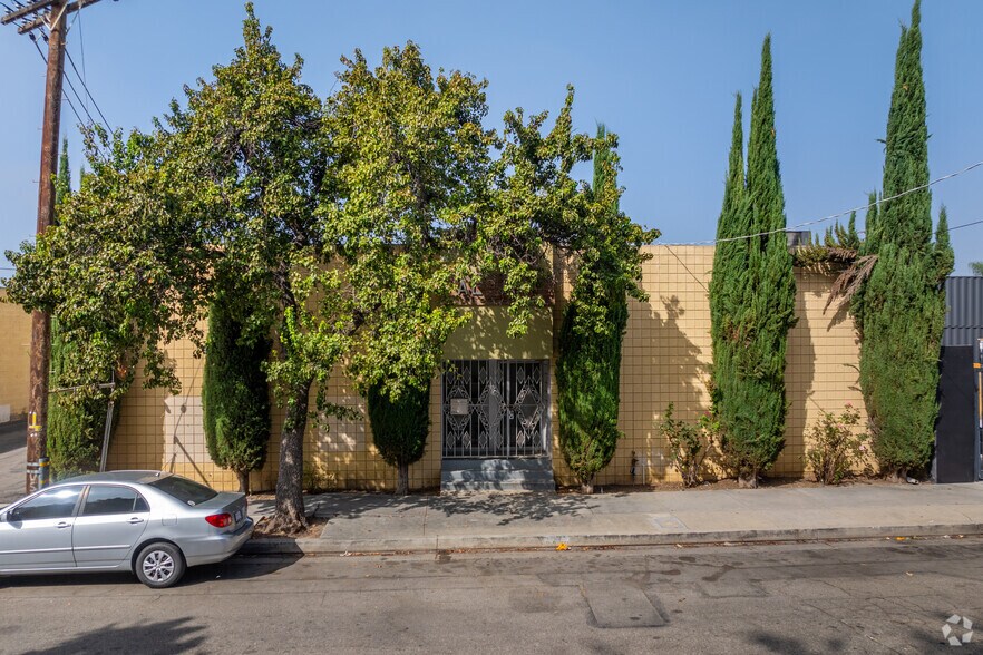 More Photos Of 6943 Eton Ave, Canoga Park Manufacturing For Sale