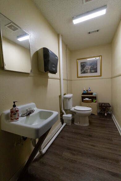 More Photos Of 512 Tift Ave S, Tifton Freestanding For Sale