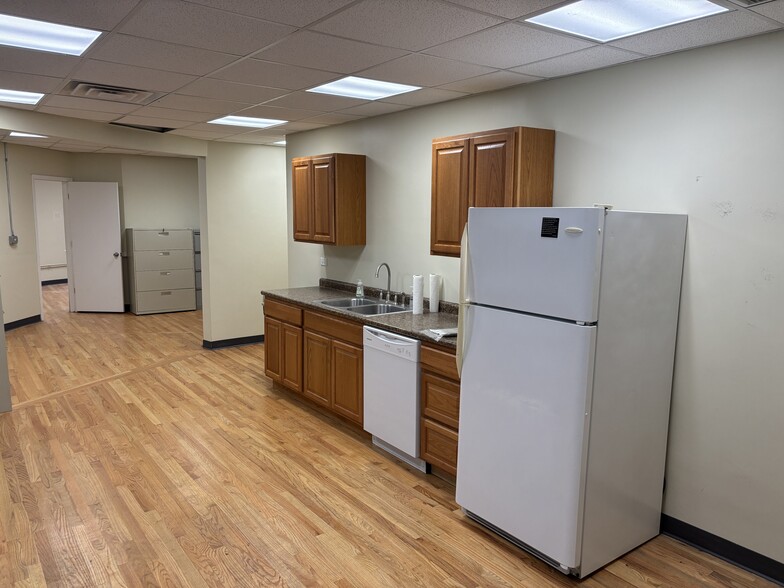 More Photos Of 4210 W Irving Park Rd, Chicago General Retail For Lease