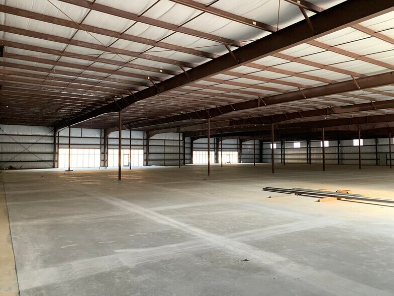 More Photos Of 1325 Calvary Creek Pky SW, Gainesville Showroom For Lease