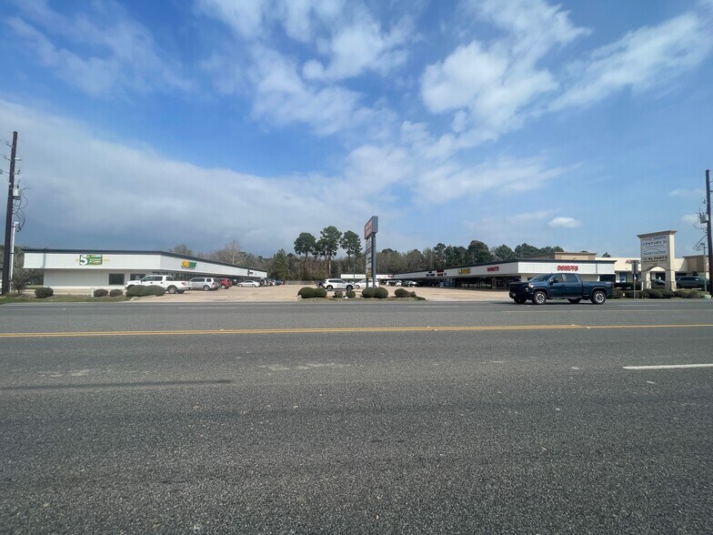 More Photos Of 701 E Main St, Tomball Storefront For Lease