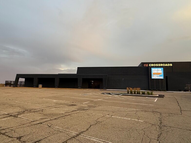More Photos Of 2700 Miamisburg Centerville Rd, Dayton Department Store For Lease