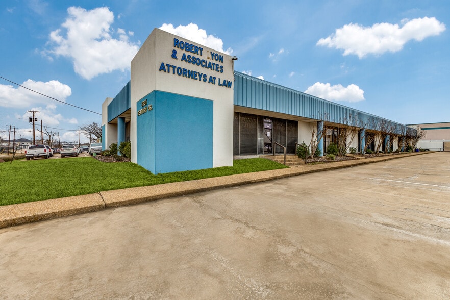 More Photos Of 3301 Century Dr, Rowlett Manufacturing For Sale