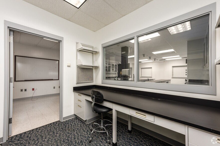 More Photos Of 6411 Beckley St, Baltimore Research And Development For Sale