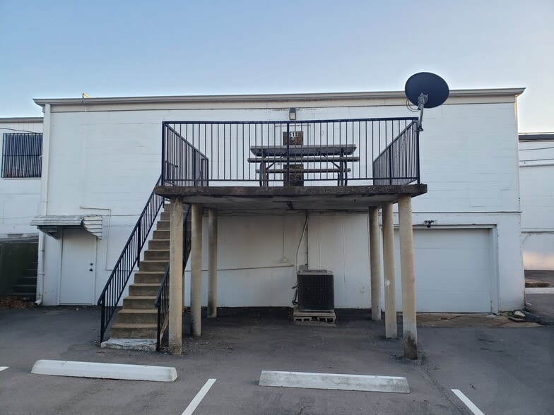 More Photos Of 528 E Main St, Park Hills Unknown For Lease