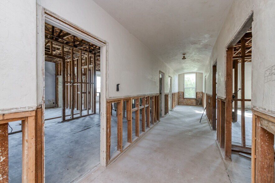 More Photos Of 101 N L St, Dinuba Storefront For Sale