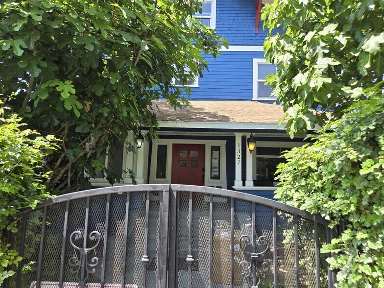 More Photos Of 1327 W 35th St, Los Angeles Apartments For Sale