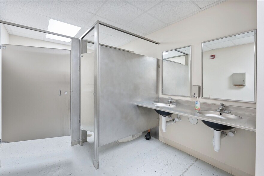 More Photos Of 6735 Whitten Pl, Memphis Service For Sale