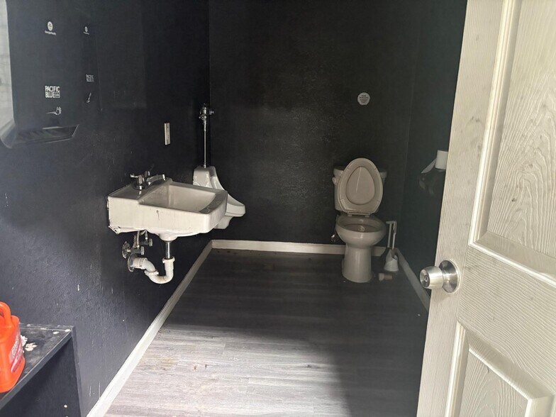 More Photos Of 2200 High Tech, Waxahachie Industrial For Lease