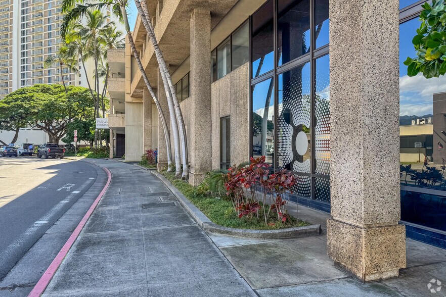 More Photos Of 1600 Kapiolani Blvd, Honolulu Office For Lease