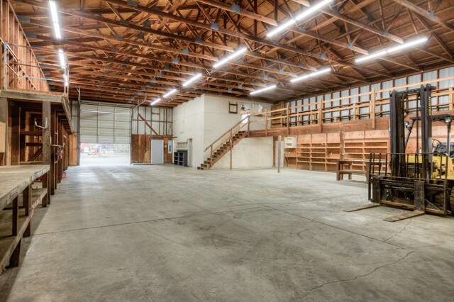 More Photos Of 220 S 9th St, Philomath Truck Terminal For Sale