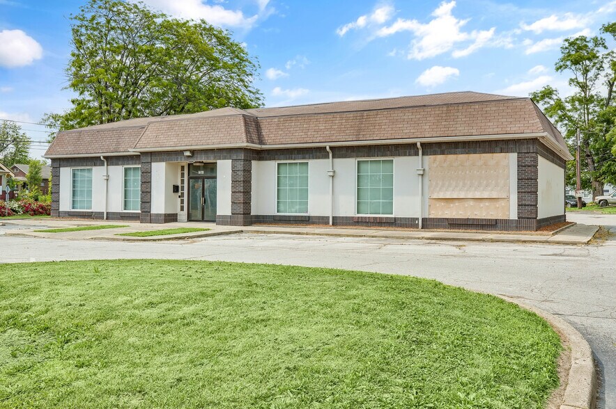 More Photos Of 2359 S Shelby St, Indianapolis Bank For Lease
