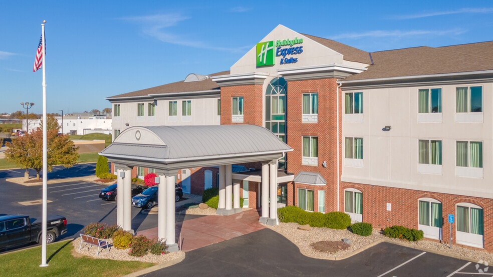 More Photos Of 4660 Creek Rd, Blue Ash Hotel For Sale