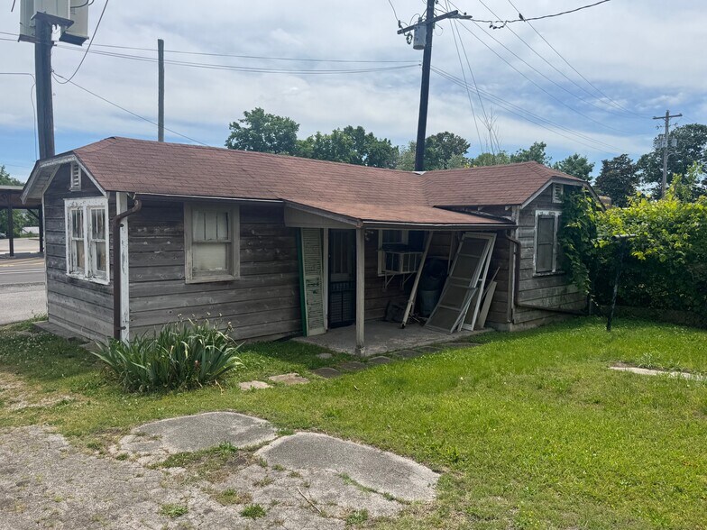 More Photos Of 223 N Main St, Dickson Flex For Sale