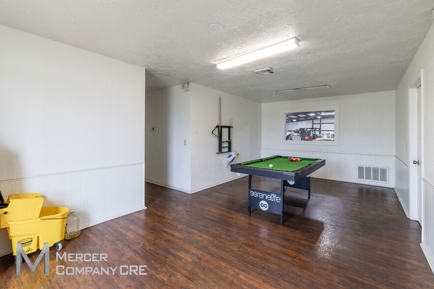 More Photos Of 2100 S I 35 Service Rd, Oklahoma City Warehouse For Lease