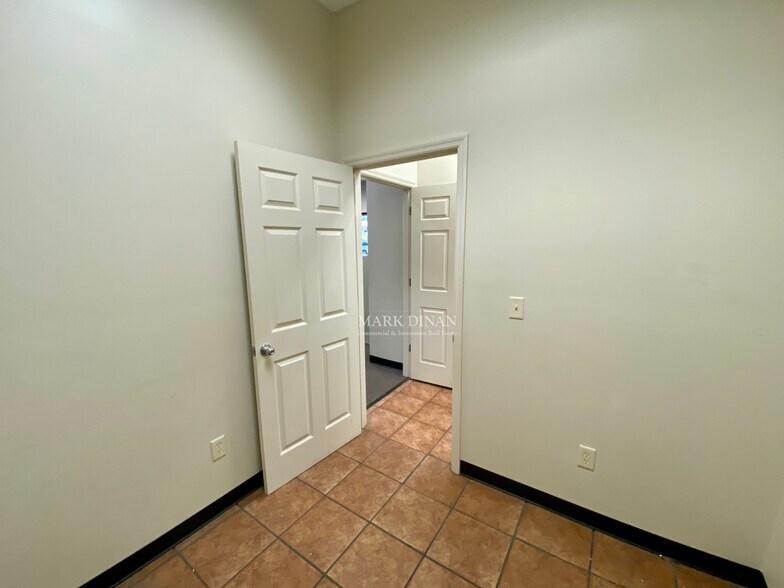 More Photos Of 37 Buck Creek Plz, Alabaster Storefront Retail Office For Lease