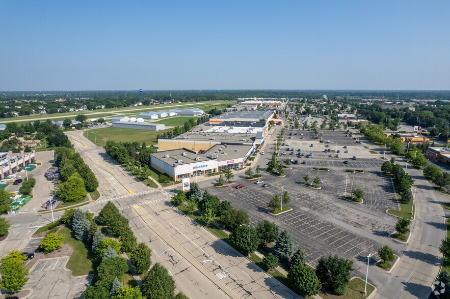 More Photos Of 121-139 S Weber Rd, Bolingbrook Freestanding For Lease