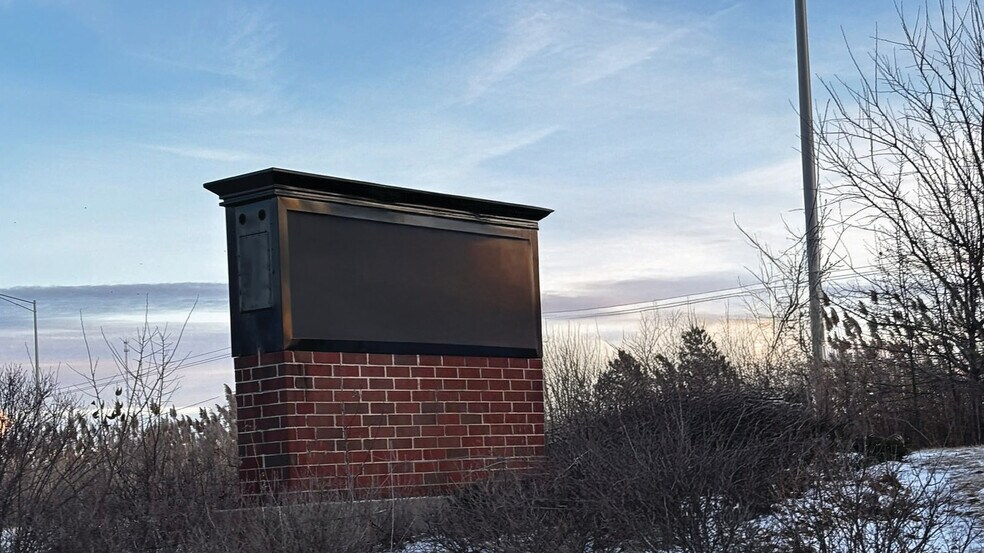More Photos Of 1386 Butterfield Rd, Aurora Freestanding For Lease