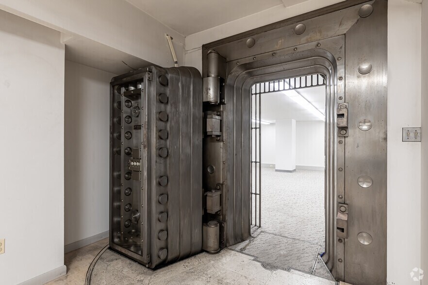 More Photos Of 1391 Main St, Springfield Office For Lease