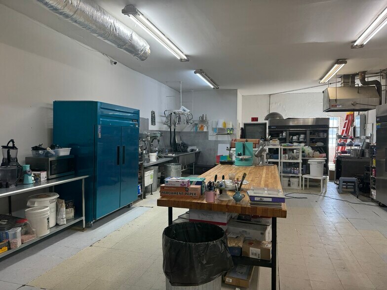 More Photos Of 135 S Wayne St, Milledgeville General Retail For Sale