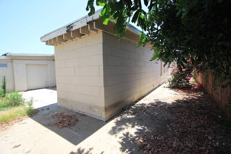 More Photos Of 9065 Jeff St, Bellflower Auto Repair For Sale