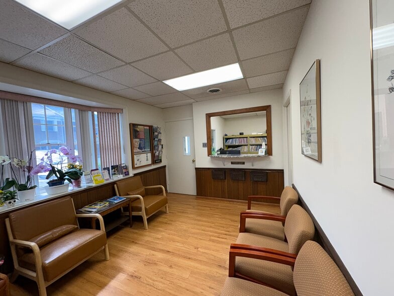 More Photos Of 5232-5248 Dawes Ave, Alexandria Office For Sale