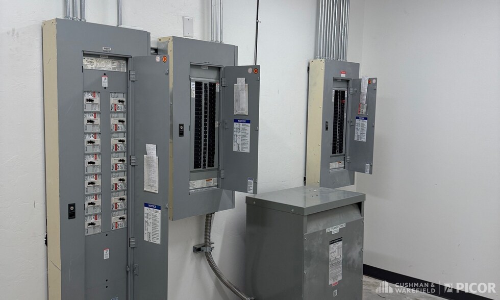 More Photos Of 2701-2731 E Elvira Rd, Tucson Research And Development For Lease